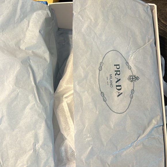 NWT designer gold heels (runs small - fit 38) - Picture 7 of 8